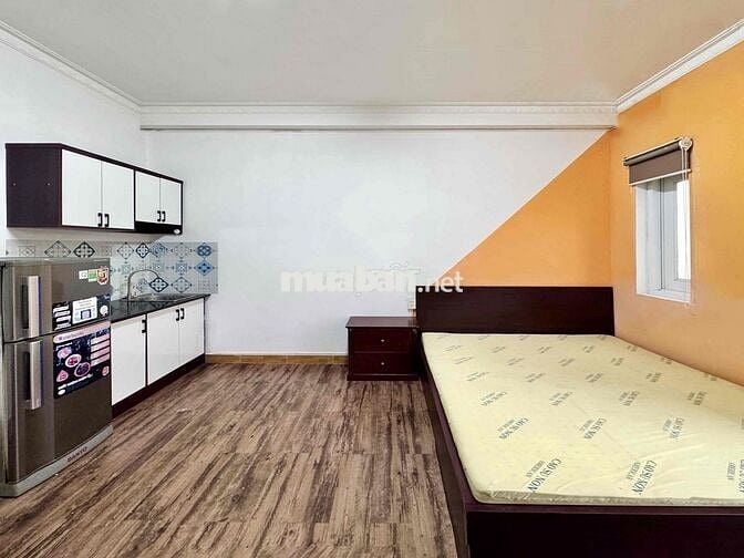 Căn hộ full nội thất ban công lớn ngay CV Hoàng Văn Thụ - Ngã 4 7 Hiền