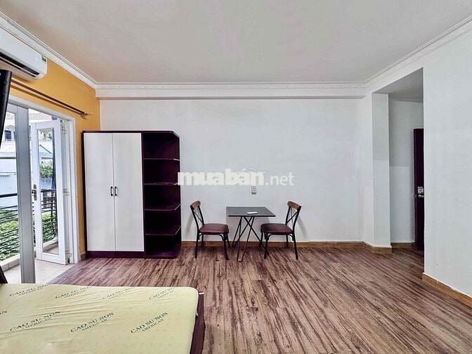 Căn hộ full nội thất ban công lớn ngay CV Hoàng Văn Thụ - Ngã 4 7 Hiền