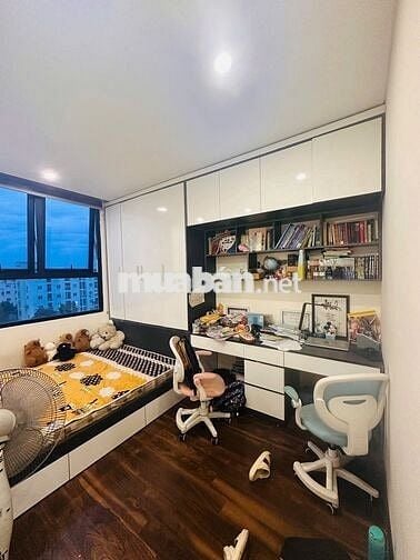 Bán chung cư Eco Việt Hưng- 2PN- Lô Góc-Tầng Đẹp- View bể bơi.Hơn 4 tỷ