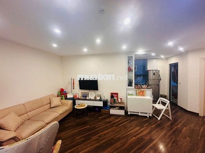 Bán chung cư Eco Việt Hưng- 2PN- Lô Góc-Tầng Đẹp- View bể bơi.Hơn 4 tỷ