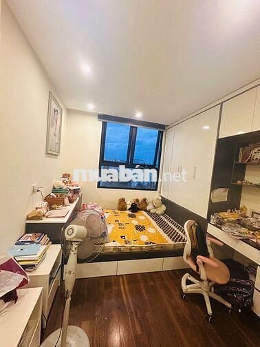 Bán chung cư Eco Việt Hưng- 2PN- Lô Góc-Tầng Đẹp- View bể bơi.Hơn 4 tỷ