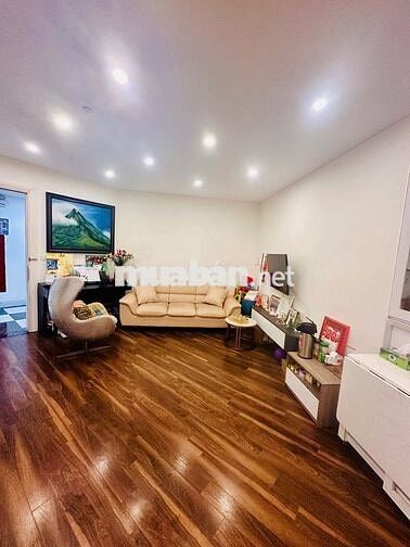 Bán chung cư Eco Việt Hưng- 2PN- Lô Góc-Tầng Đẹp- View bể bơi.Hơn 4 tỷ