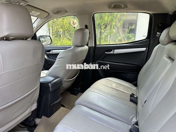 Isuzu Dmax 2.5AT 4x4 xe đẹp, máy số nguyên zin