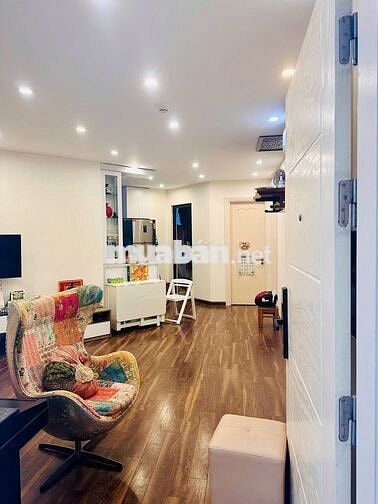 Bán chung cư Eco Việt Hưng- 2PN- Lô Góc-Tầng Đẹp- View bể bơi.Hơn 4 tỷ