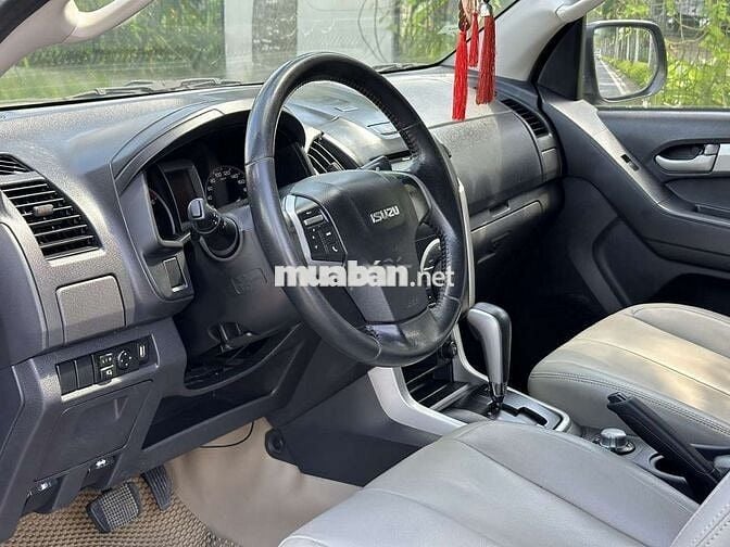 Isuzu Dmax 2.5AT 4x4 xe đẹp, máy số nguyên zin