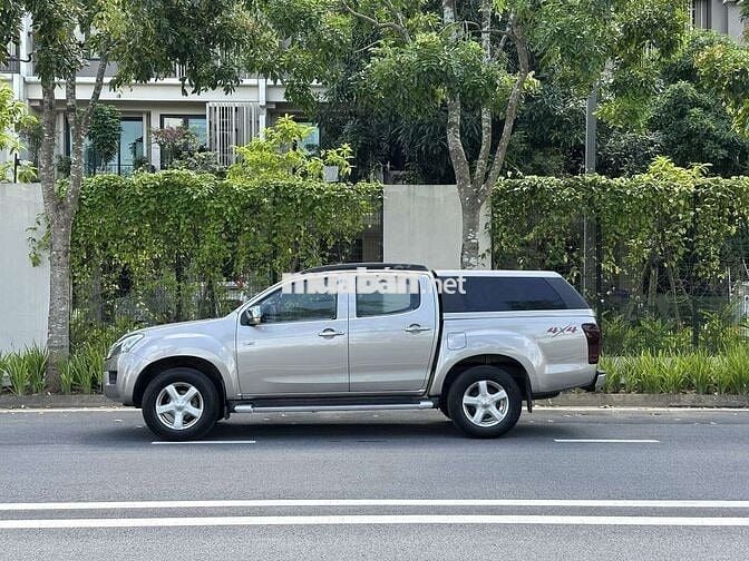 Isuzu Dmax 2.5AT 4x4 xe đẹp, máy số nguyên zin