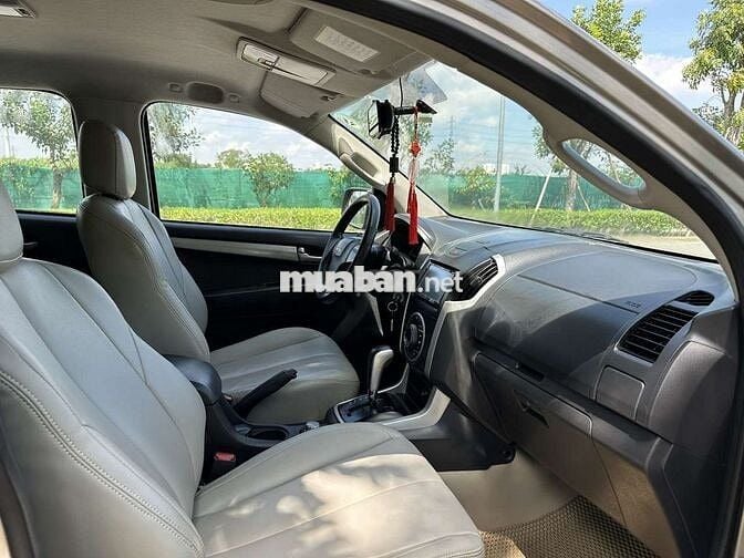 Isuzu Dmax 2.5AT 4x4 xe đẹp, máy số nguyên zin
