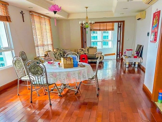 Bán căn Penthouse tại The Manor Bình Thạnh gồm 4 phòng ngủ 168m2
