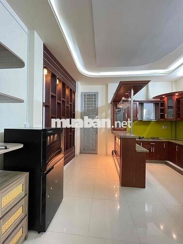 căn hộ studio ban công cửa sổ  có sân vườn siêu rộng thoáng