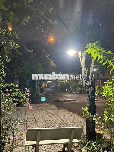 căn hộ studio ban công cửa sổ  có sân vườn siêu rộng thoáng