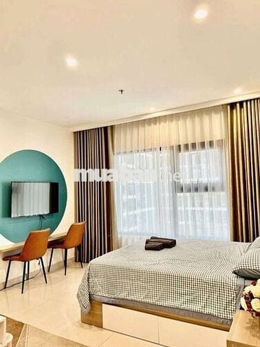 Cần bán căn Vinhomes smart city Studio 43m tầng trung, full đồ, sẵn sổ