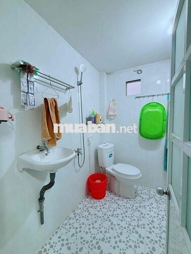 TÔI CHÍNH CHỦ CẦN BÁN GẤP CĂN NHÀ TRỆT LẦU MẶT TIỀN ĐƯỜNG XE TẢI 120m2