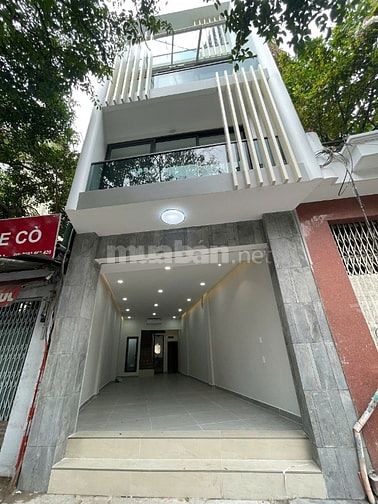 Bán gấp nhà MT Phường Bến Thành Q1 DT NH 6m x 30m Giá chỉ 350 triệu/m2