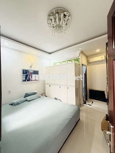 Nhà Đẹp, 3 Tầng, HXH, Không Gian Xanh Mát, Gần Vincom Quang Trung
