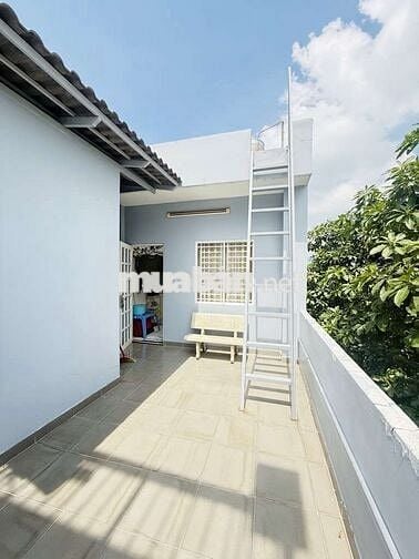 Nhà Đẹp, 3 Tầng, HXH, Không Gian Xanh Mát, Gần Vincom Quang Trung