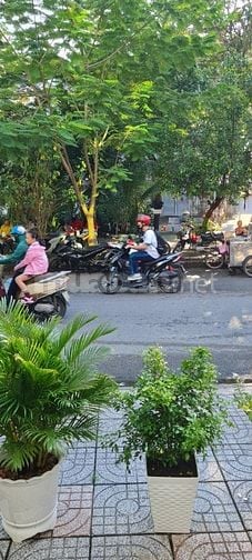 Cho thuê nhà mặt tiền gần chợ kinh doanh sầm uất