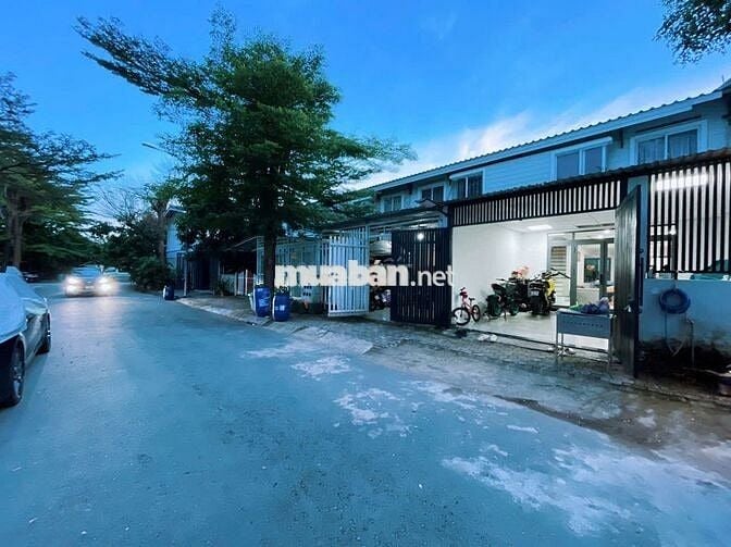 Nhà phố liền kề, 1 Trệt 1 Lầu( New 100% ), DT: 75m2  ,giá : 4ty350