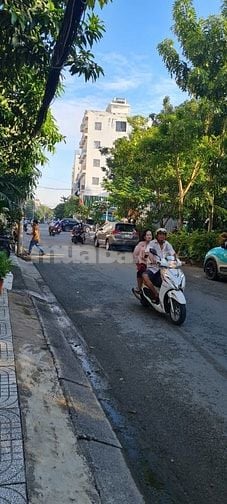 Cho thuê nhà mặt tiền gần chợ kinh doanh sầm uất