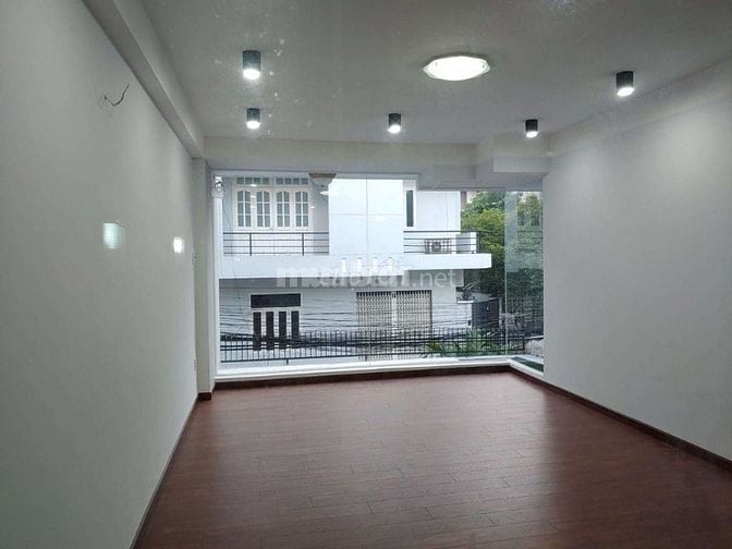 nhả cho thuê Mặt Tiền Nguyễn Gia TRí (D2) P25 DT 4mx 20m 4lầu.Q.BThạnh