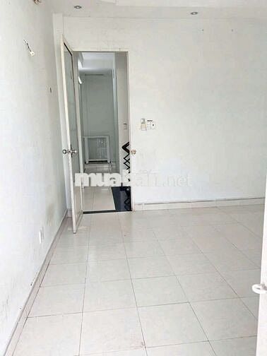 Nhà đi bộ ra chợ đôngbac,gần pmqt. ,3pn3wc sân thượng .hẻm thôngôtô