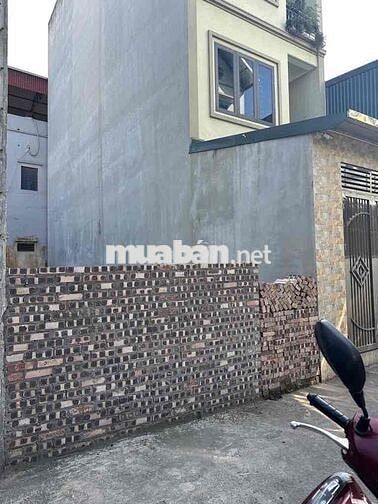 Bán Mảnh Đất Ngay Sát Ngọc Thuỵ,LB Ô Tô 7 chỗ Đỗ Vào Đất chỉ 7,x tỷ