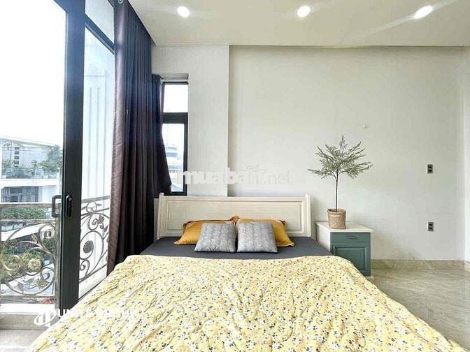 SIÊU PHẨM BAN CÔNG FULL NỘI THẤT ngay Vạn Hạnh Mall