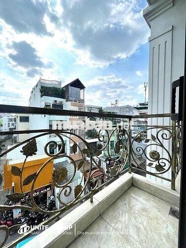 SIÊU PHẨM BAN CÔNG FULL NỘI THẤT ngay Vạn Hạnh Mall
