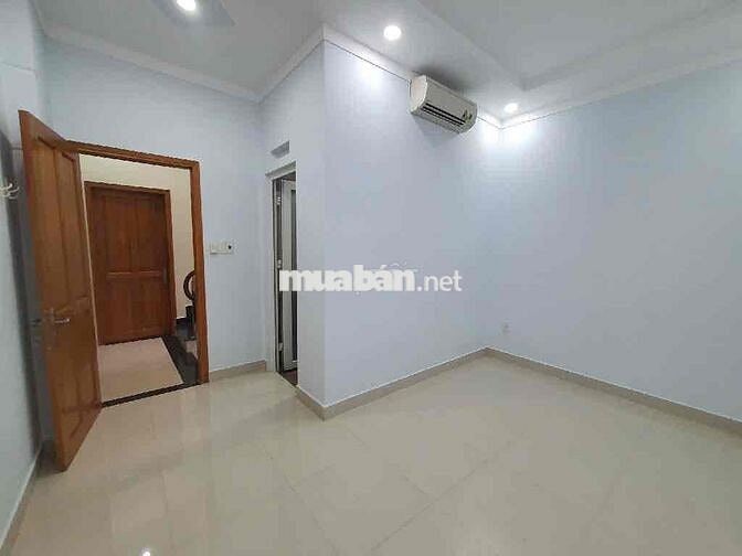 Nhà 3 tầng Dĩ An, Mặt Tiền KD , 64m2, Đường Thông 8M, SHr. Nhỉnh 5 Tỷ