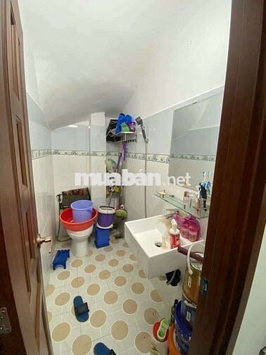 Tôi kẹt tiền cần bán căn nhà đường Huỳnh Tấn Phát Quận 7 Hồ Chí Minh