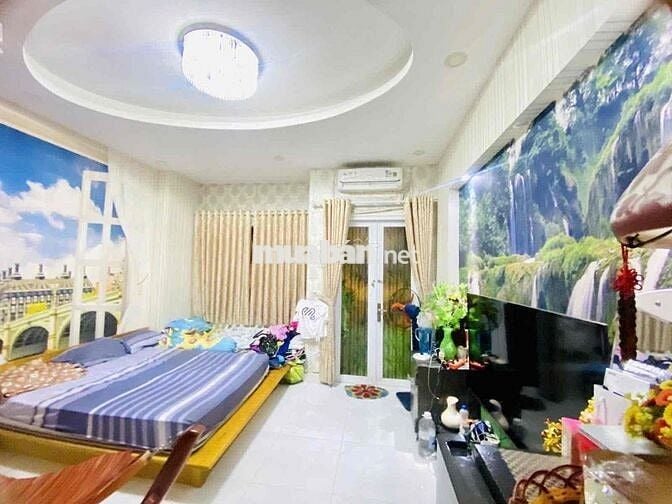 cần bán nhà mặt tiền quận 10, đang có hợp đồng thuê 23 triệu