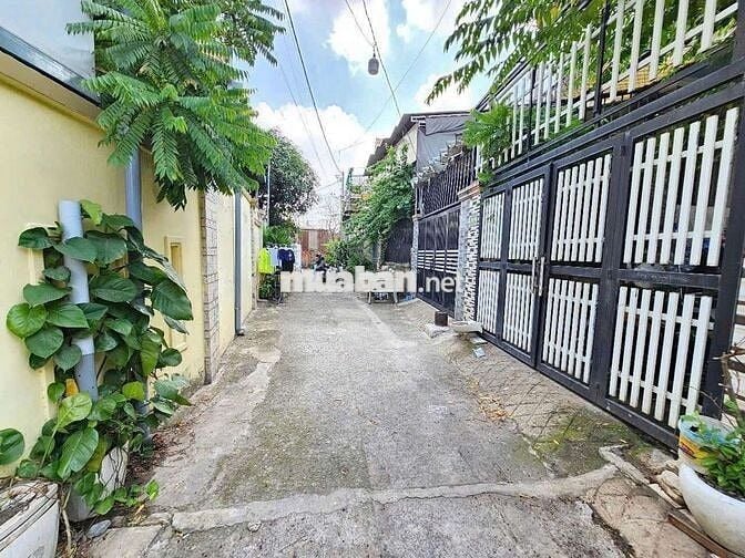 Nhà phố đang hoàn thiện gần chợ Bình An và làng đại học quốc gia Tphcm