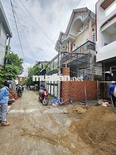 Nhà phố đang hoàn thiện gần chợ Bình An và làng đại học quốc gia Tphcm