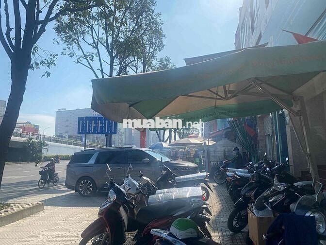 MẶT TIỀN ĐIỆN BIÊN PHỦ , NGÃ TƯ HÀNG XANH