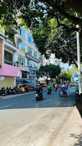 Bán gấp nhà MT Tản Đà Quận 5 DT 5,2m x 20m giá 29 tỷ thương lượng