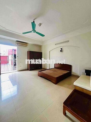 CHO THUÊ CĂN 2 NGỦ 90M2- GIA THUỴ - THANG MÁY