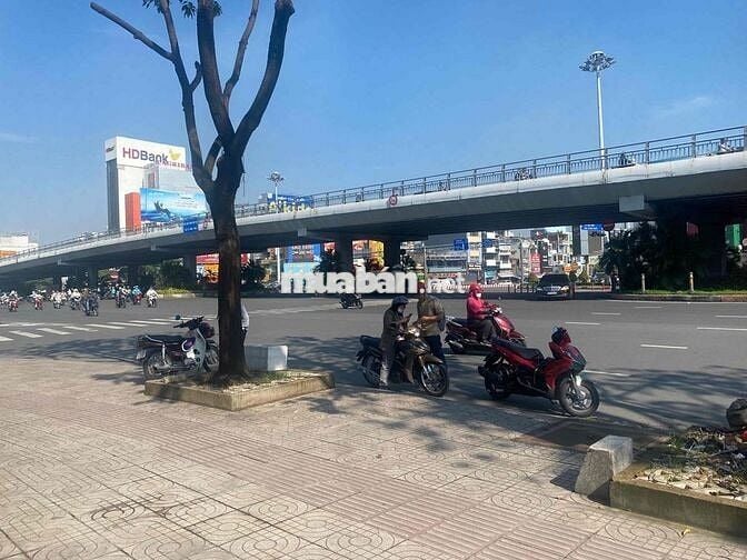 MẶT TIỀN ĐIỆN BIÊN PHỦ , NGÃ TƯ HÀNG XANH
