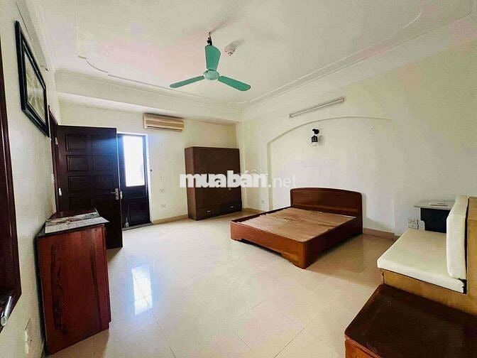 CHO THUÊ CĂN 2 NGỦ 90M2- GIA THUỴ - THANG MÁY