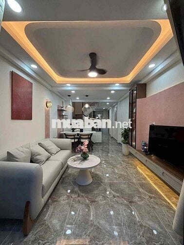 Cho thuê nhà 499/ Sư Vạn Hạnh. DT: 6x20m. Nhà trệt, 3 lầu. Giá 25tr