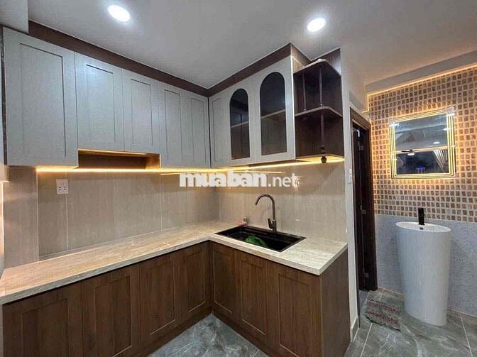 Cho thuê nhà 499/ Sư Vạn Hạnh. DT: 6x20m. Nhà trệt, 3 lầu. Giá 25tr