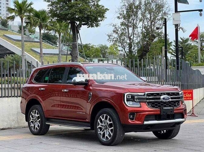 🔥 Ford Everest Titanium 4x4 - Cực chất Full Option