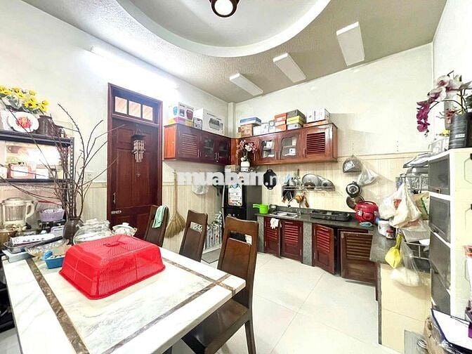 CHO THUÊ NHÀ NGUYÊN CĂN 4 TẦNG TRONG HẺM Ở BẮC NHA TRANG GIÁ 15 TRIỆU/