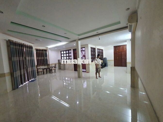 BIỆT THỰ CHO THUÊ MT LÊ THÚC HOẠCH_ 10X18M. TRỆT 3 LẦU. GARA Ô TÔ.