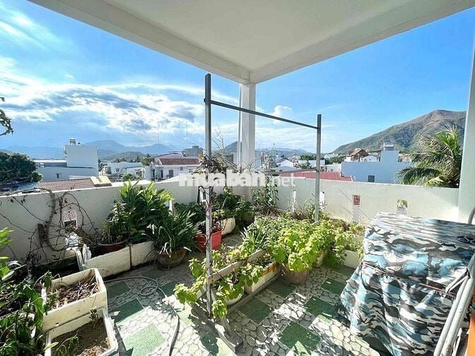 CHO THUÊ NHÀ NGUYÊN CĂN 4 TẦNG TRONG HẺM Ở BẮC NHA TRANG GIÁ 15 TRIỆU/