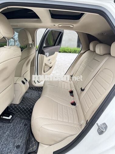 Mercedes Benz GLC 2018 300 4MATIC - 96000 km