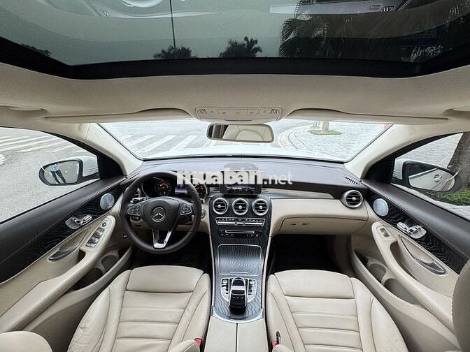 Mercedes Benz GLC 2018 300 4MATIC - 96000 km