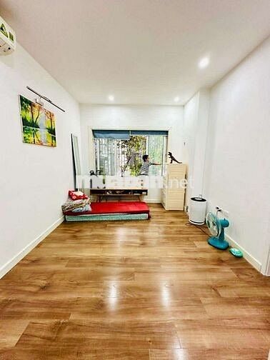Bán Lô góc Trần Thái Tông Cầu Giấy, 39m2, mt 5.9m, ngõ thông, 9.5 tỷ!