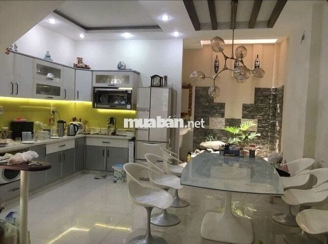NHÀ HẺM 8M TÂN SƠN NHÌ_ 5X18M. TRỆT 3 LẦU. SẴN MÁY LẠNH.