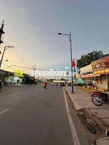 Cho Thuê Mặt Tiền Hoàng Quốc Việt gần vòng xoay