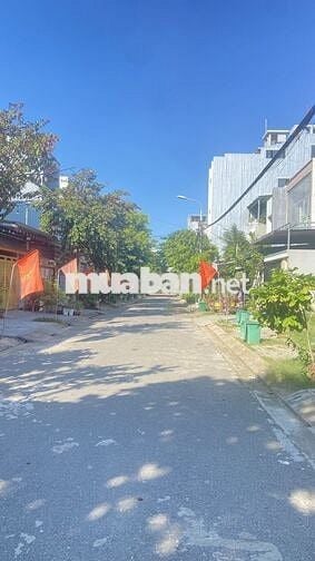 Đất biển Bàu Mạc Liên Chiểu dt 107.5m đường 5.5 lề 3m giá 4tỷ920
