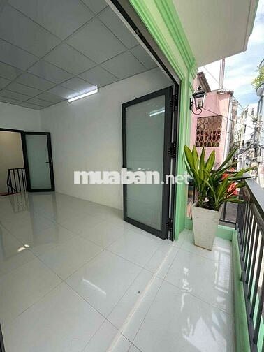 Cho Thuê Nhà Nguyên Căn 414 CMT8 , 2PN ,2Wc , Sát Chợ Hoà Hưng.